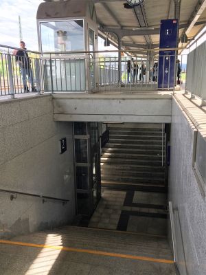 Aufzug-Bahnsteig-oben-unten
